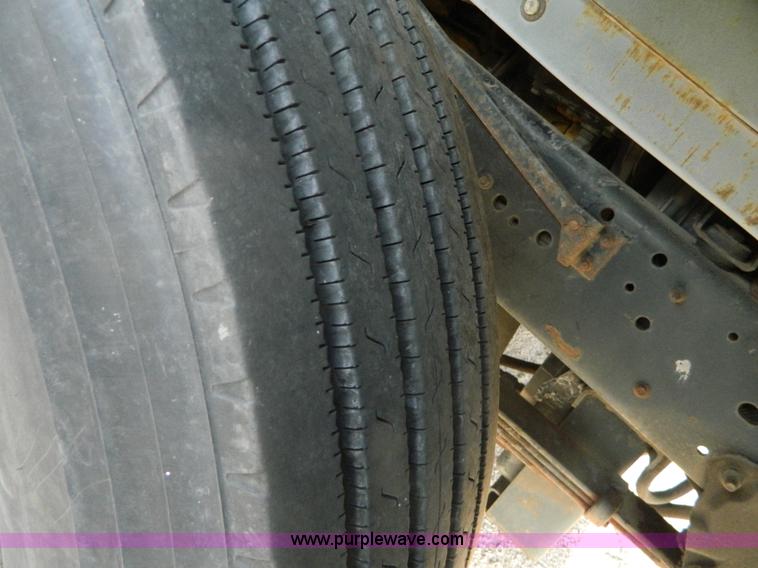 image for item AZ9175 1990 Ford C8000 catering truck