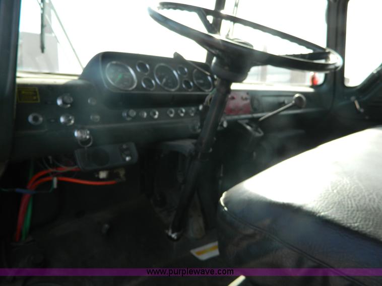 image for item AZ9175 1990 Ford C8000 catering truck