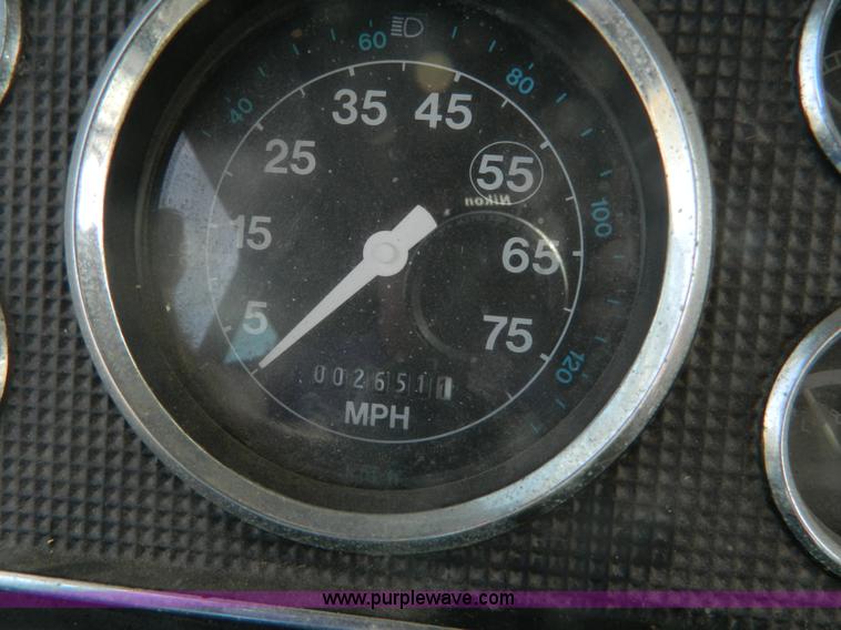 image for item AZ9175 1990 Ford C8000 catering truck