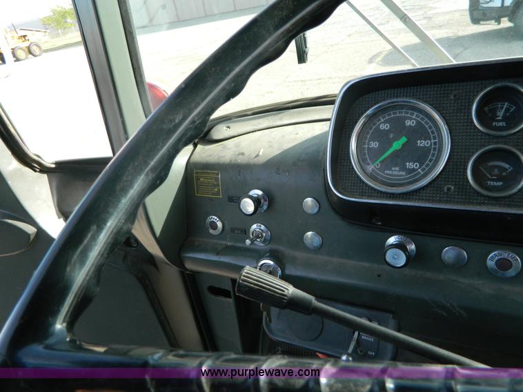 image for item AZ9175 1990 Ford C8000 catering truck