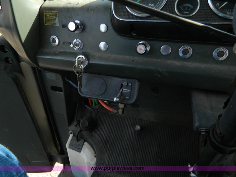 image for item AZ9175 1990 Ford C8000 catering truck