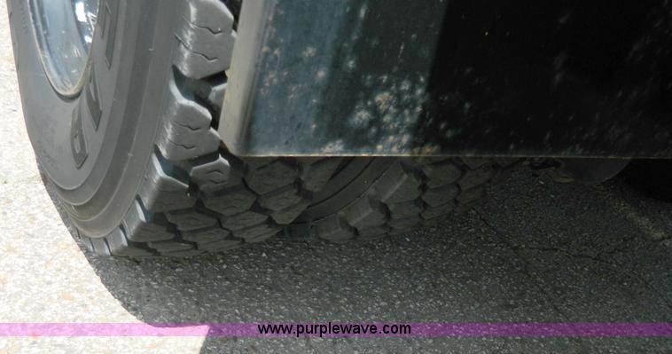 image for item AZ9175 1990 Ford C8000 catering truck