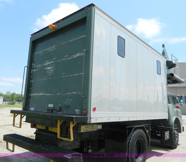 image for item AZ9175 1990 Ford C8000 catering truck