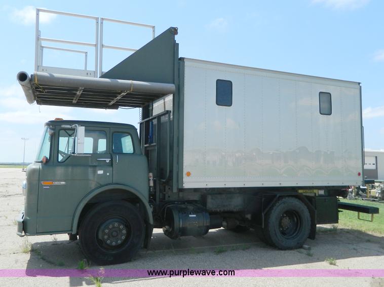 image for item AZ9175 1990 Ford C8000 catering truck