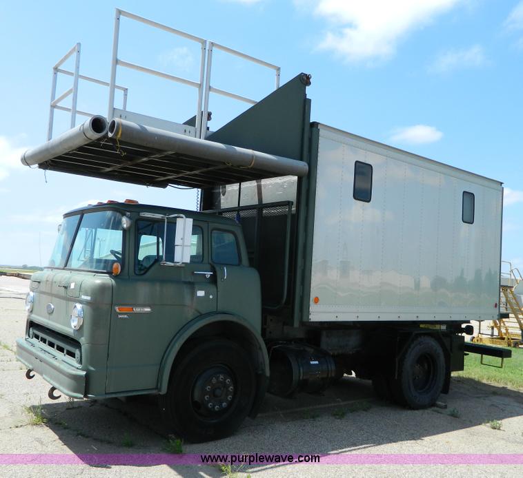 image for item AZ9175 1990 Ford C8000 catering truck