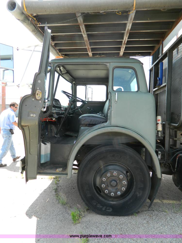 image for item AZ9175 1990 Ford C8000 catering truck