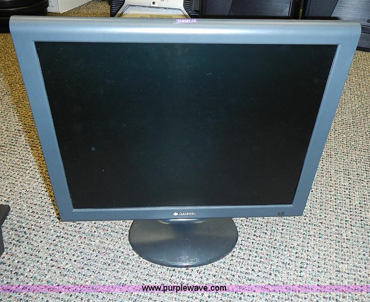image for item AZ9813 (22) assorted Gateway monitors