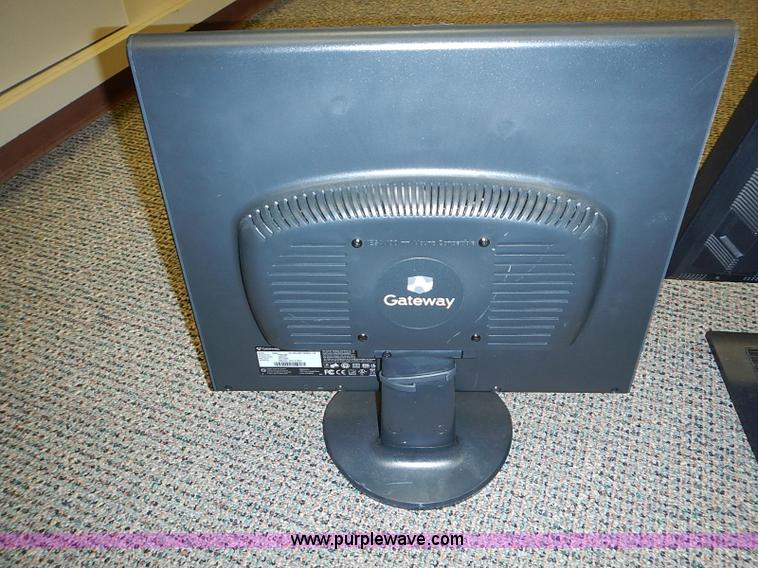 image for item AZ9813 (22) assorted Gateway monitors