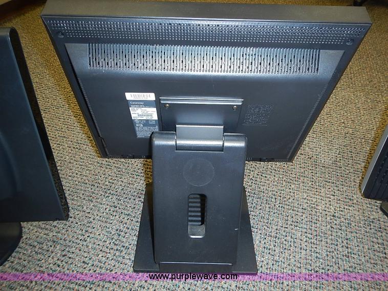 image for item AZ9813 (22) assorted Gateway monitors