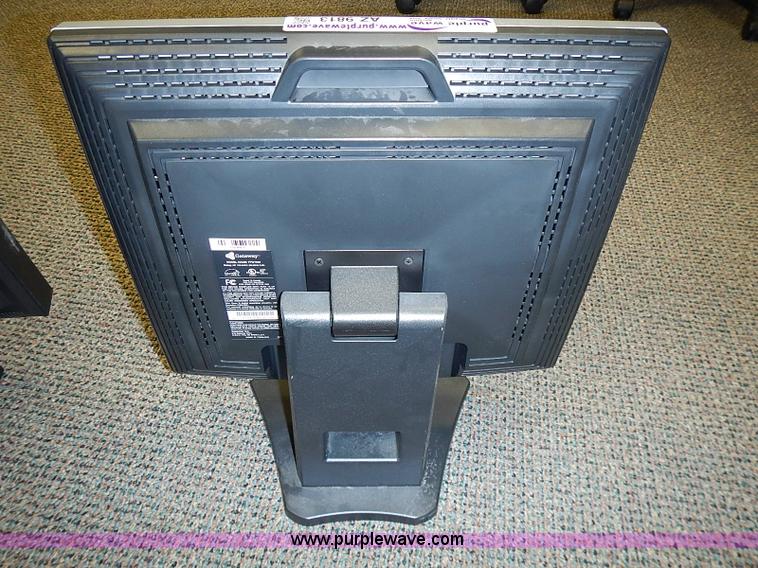 image for item AZ9813 (22) assorted Gateway monitors