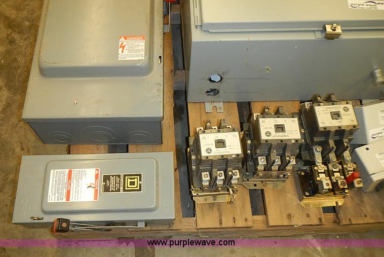 image for item AZ9845 Assorted equipment