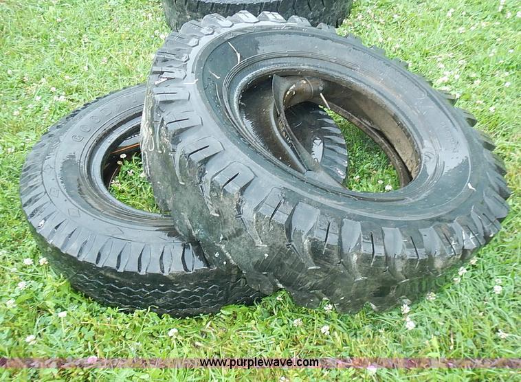 image for item AZ9851 (2) 9.00-20 tires