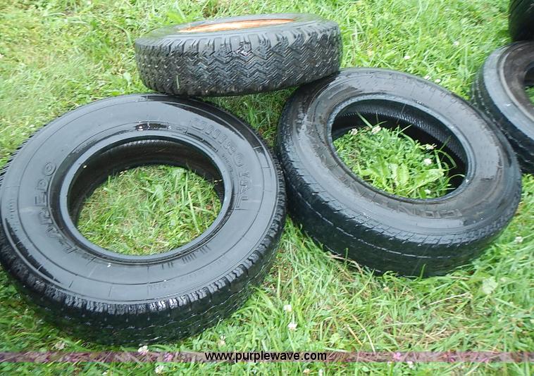 image for item AZ9852 (7) assorted used tires