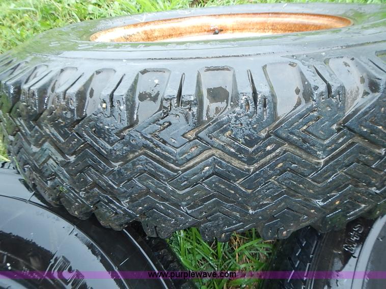 image for item AZ9852 (7) assorted used tires
