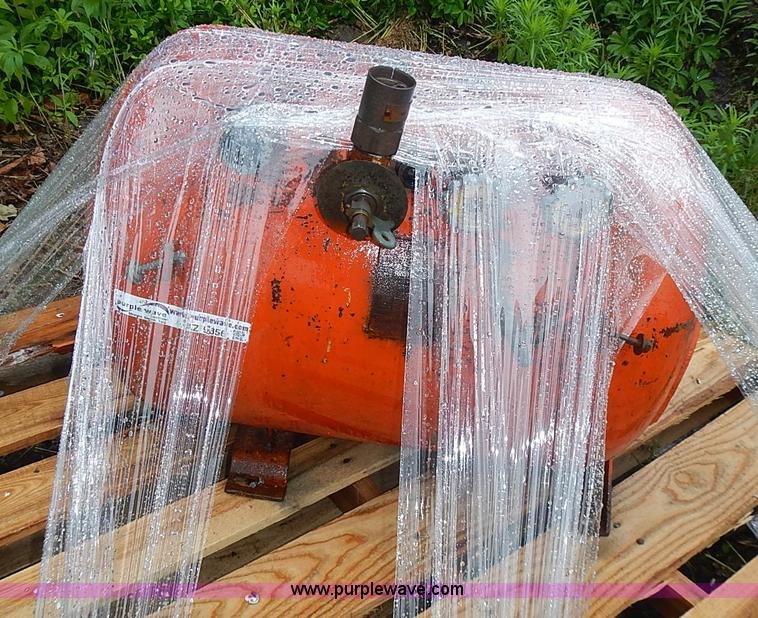 image for item AZ9856 40 gallon frame mount propane truck tank