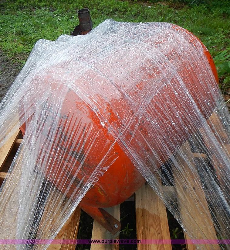 image for item AZ9856 40 gallon frame mount propane truck tank