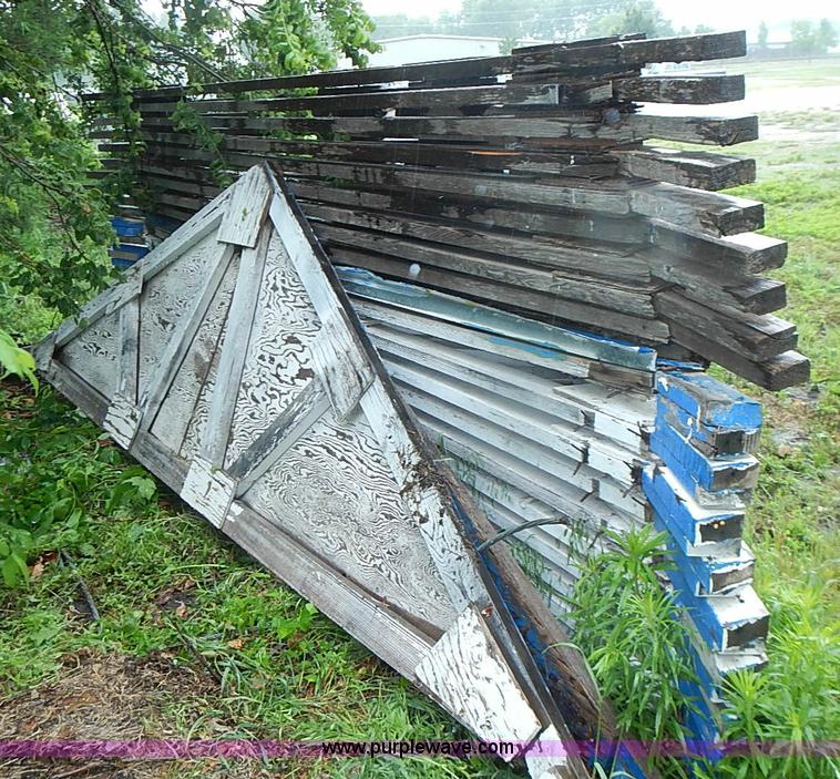 image for item AZ9857 (22) assorted wood trusses