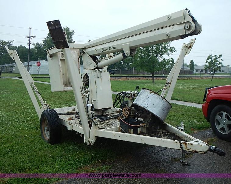 image for item AZ9859 Versa Lift tow behind man lift