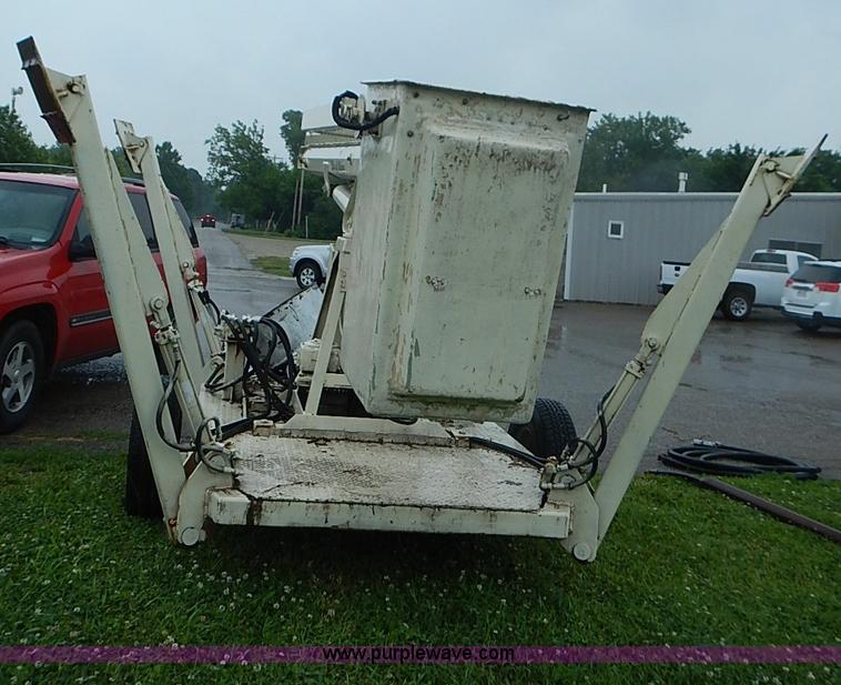 image for item AZ9859 Versa Lift tow behind man lift