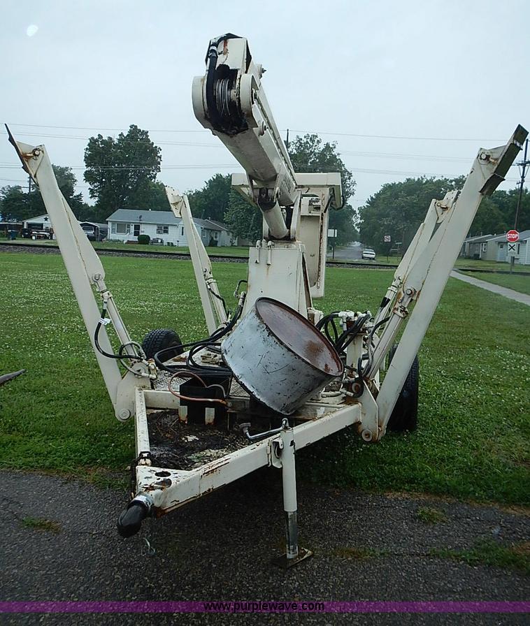 image for item AZ9859 Versa Lift tow behind man lift