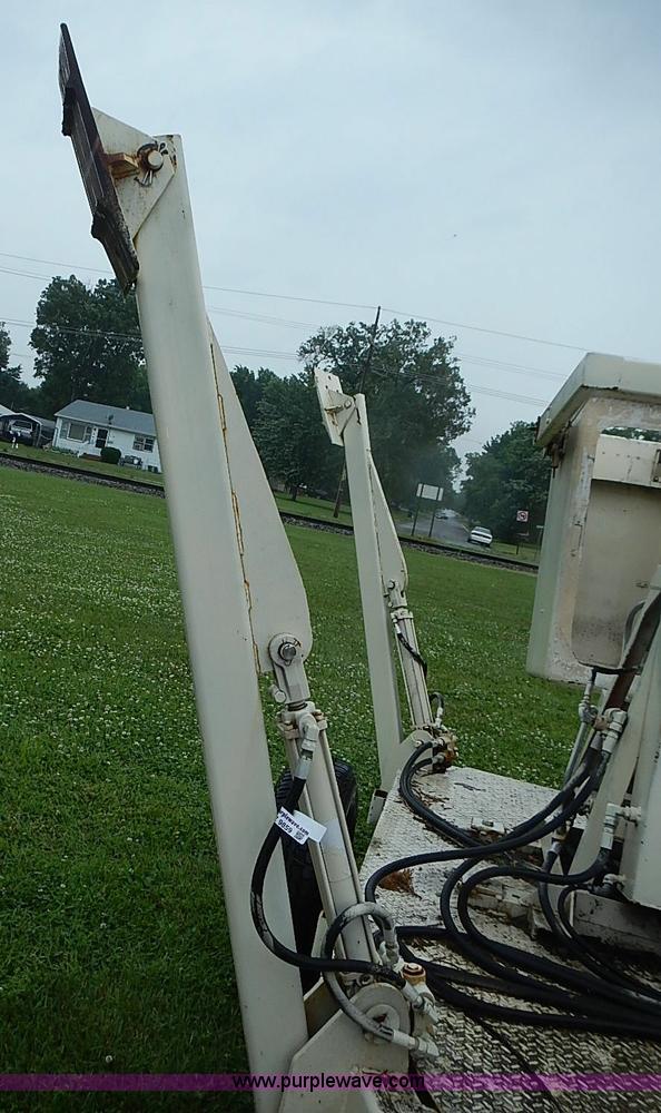 image for item AZ9859 Versa Lift tow behind man lift