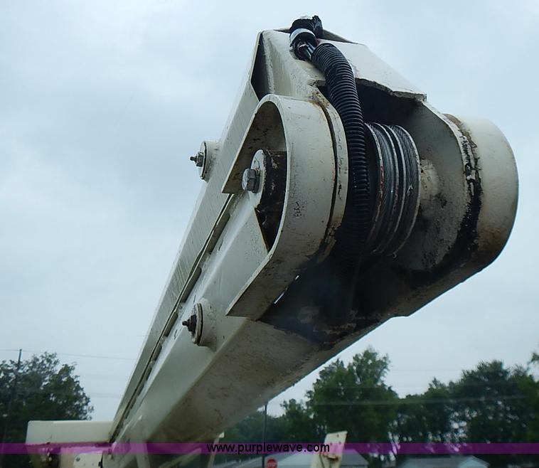 image for item AZ9859 Versa Lift tow behind man lift