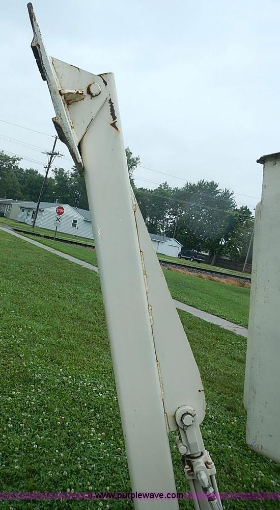 image for item AZ9859 Versa Lift tow behind man lift