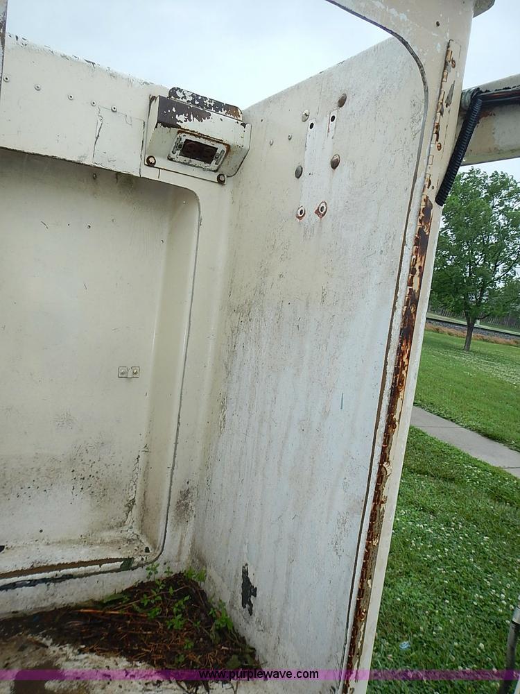 image for item AZ9859 Versa Lift tow behind man lift