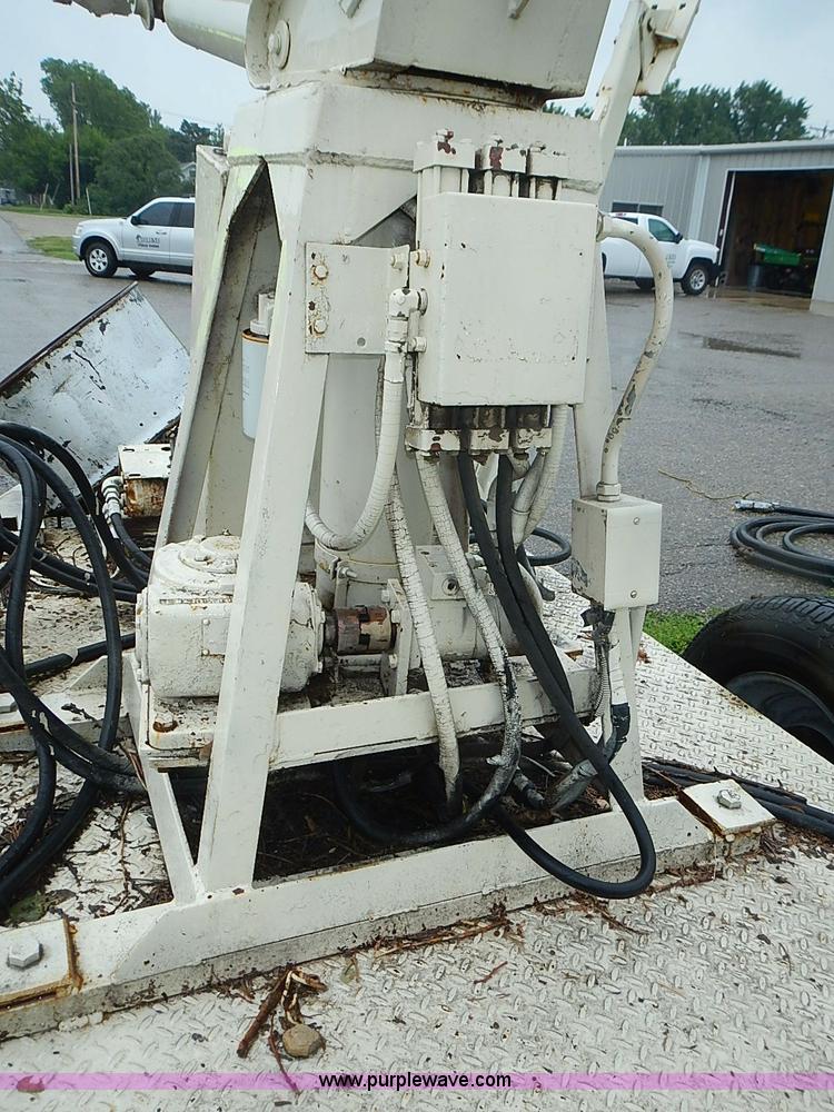 image for item AZ9859 Versa Lift tow behind man lift