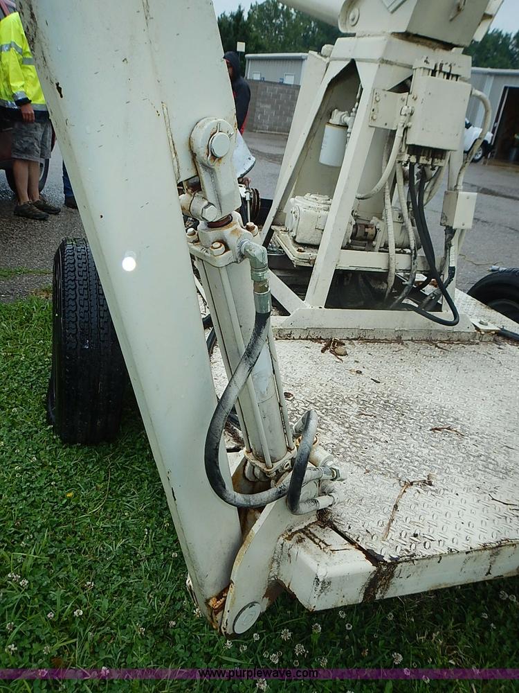 image for item AZ9859 Versa Lift tow behind man lift