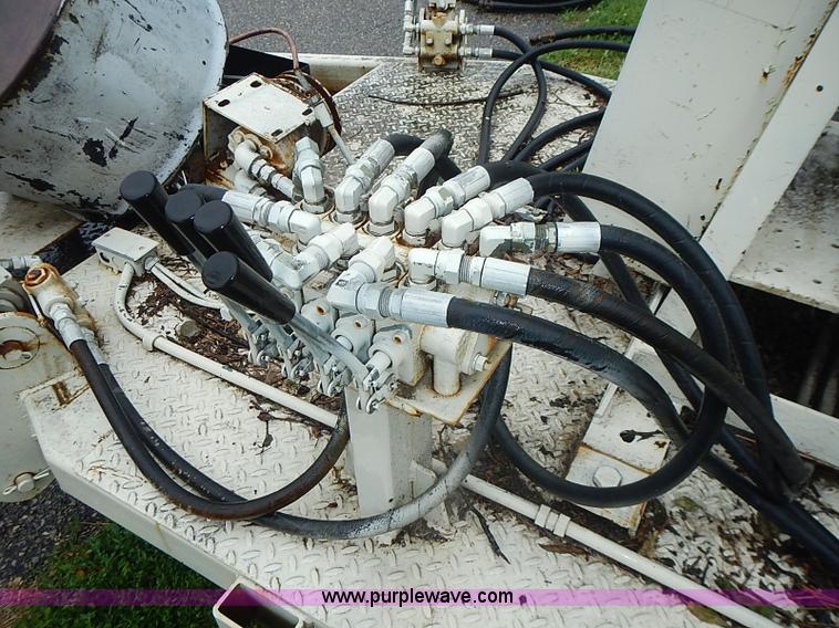 image for item AZ9859 Versa Lift tow behind man lift