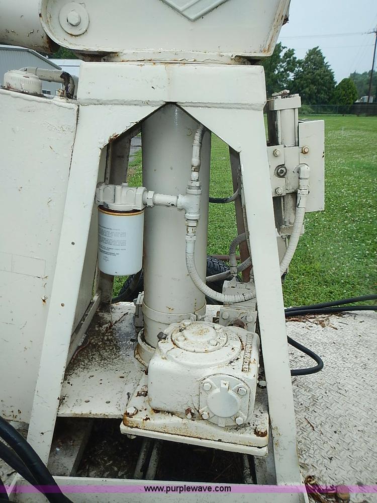 image for item AZ9859 Versa Lift tow behind man lift