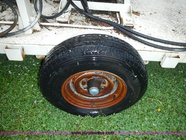 image for item AZ9859 Versa Lift tow behind man lift