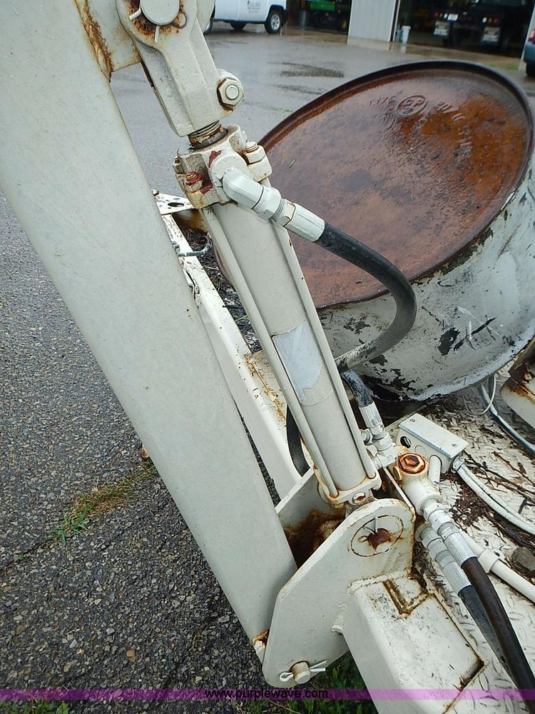 image for item AZ9859 Versa Lift tow behind man lift