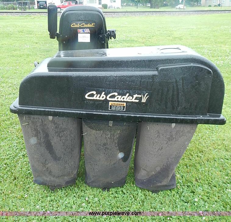 image for item AZ9862 2006 Cub Cadet 2500 series lawn mower