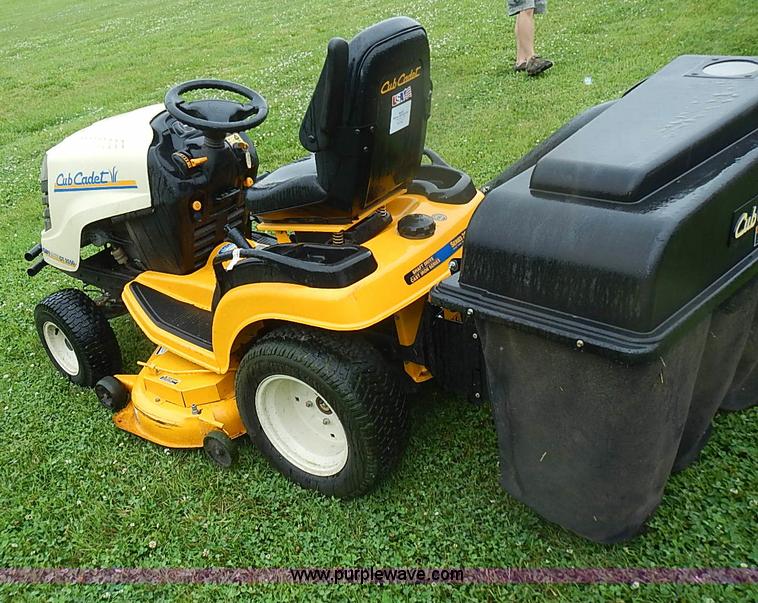 image for item AZ9862 2006 Cub Cadet 2500 series lawn mower