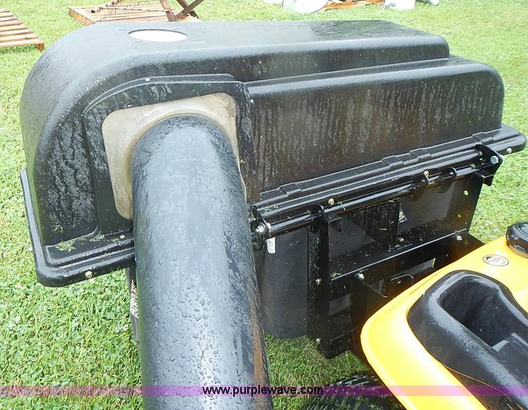 image for item AZ9862 2006 Cub Cadet 2500 series lawn mower