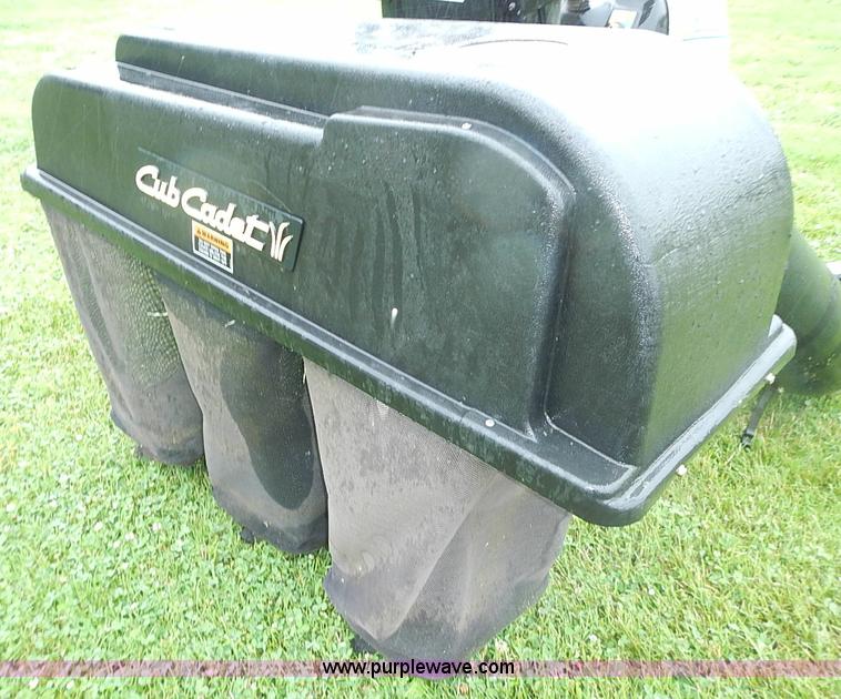 image for item AZ9862 2006 Cub Cadet 2500 series lawn mower