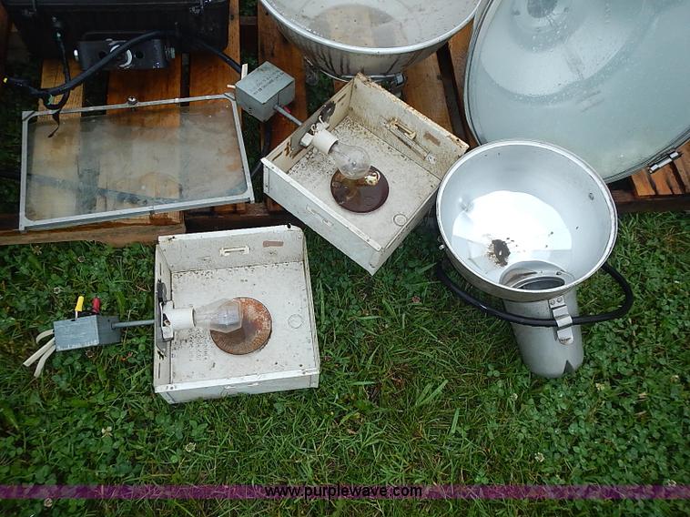 image for item AZ9864 Approximately 15 assorted field lights and parts