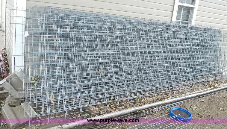 image for item AZ9867 Approximately 25 cattle panels