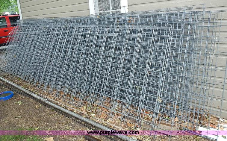 image for item AZ9867 Approximately 25 cattle panels