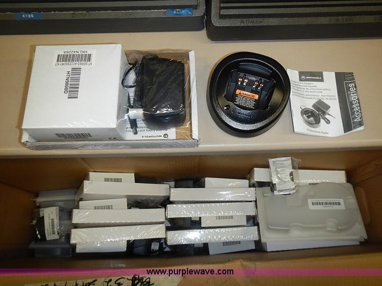 image for item AZ9878 (32) Motorola radio chargers