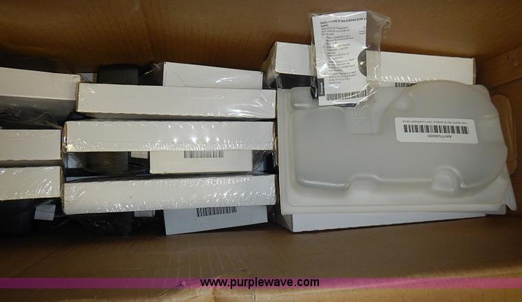 image for item AZ9878 (32) Motorola radio chargers