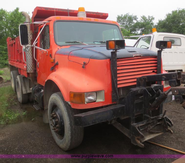 image for item D2066 1991 International 4900 dump truck