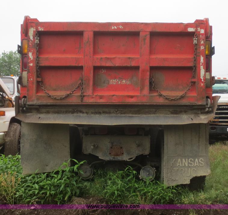 image for item D2066 1991 International 4900 dump truck
