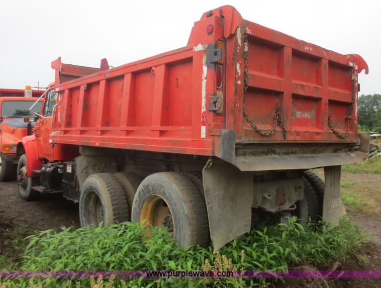 image for item D2066 1991 International 4900 dump truck