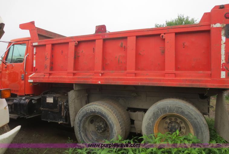 image for item D2066 1991 International 4900 dump truck