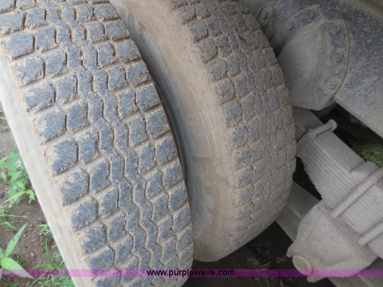 image for item D2066 1991 International 4900 dump truck