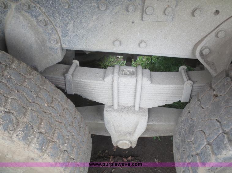 image for item D2066 1991 International 4900 dump truck