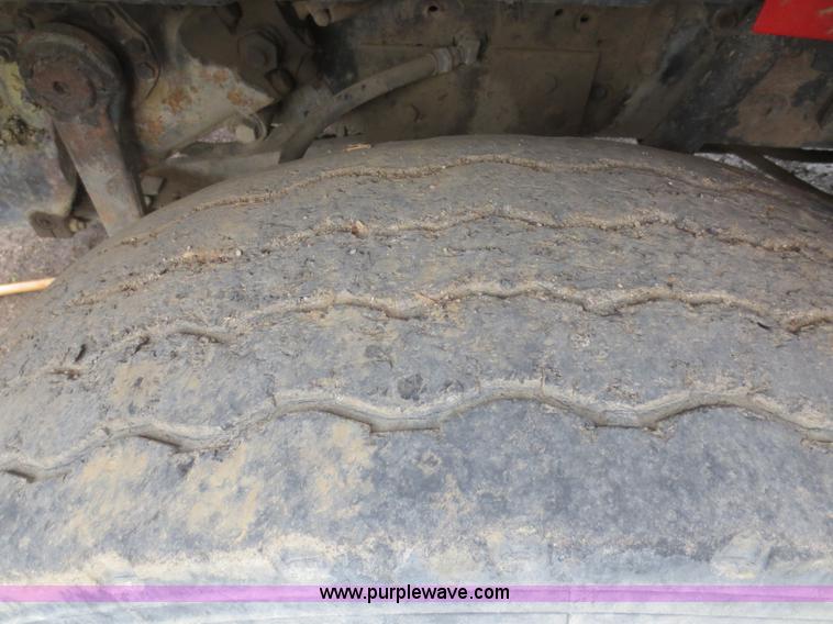 image for item D2066 1991 International 4900 dump truck